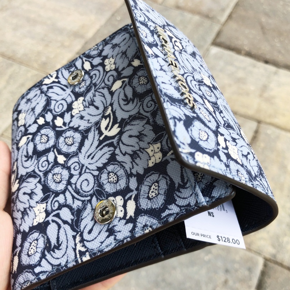 Gaby’sBags👜💕- Michael Kors Trifold Wallet Floral - Picture 5 of 6